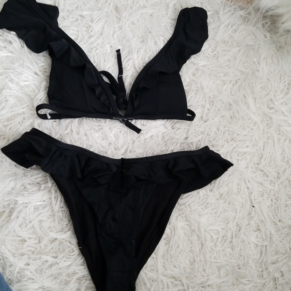H&m  black ruffle bikini set size Small.